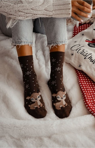 1283-036 Calzini da donna con piccola renna Milena marrone - festosi, colorati, in cotone