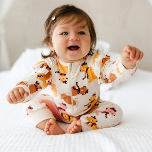 Pigiama per bambini Fluffy Tails Eevi - ecru, stampato, senza piedini, con cerniera