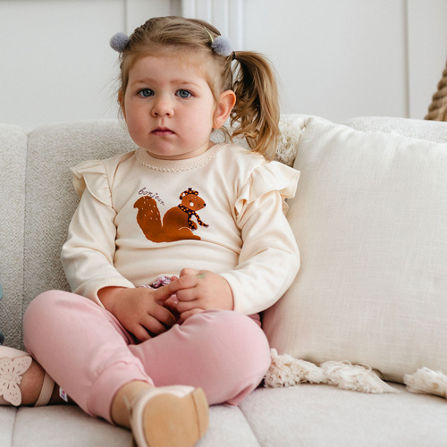 Body per neonato Fluffy Tails Eevi - ecrù, manica lunga, volant sulla spalla