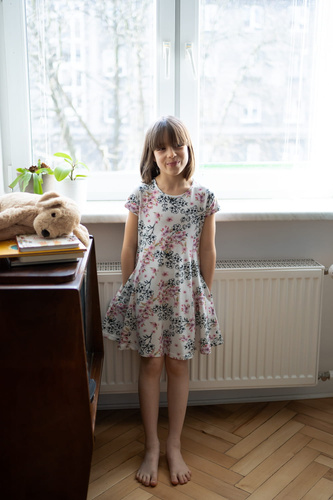 Vestito bambini Córka Milk & Love fiori chiari svasato