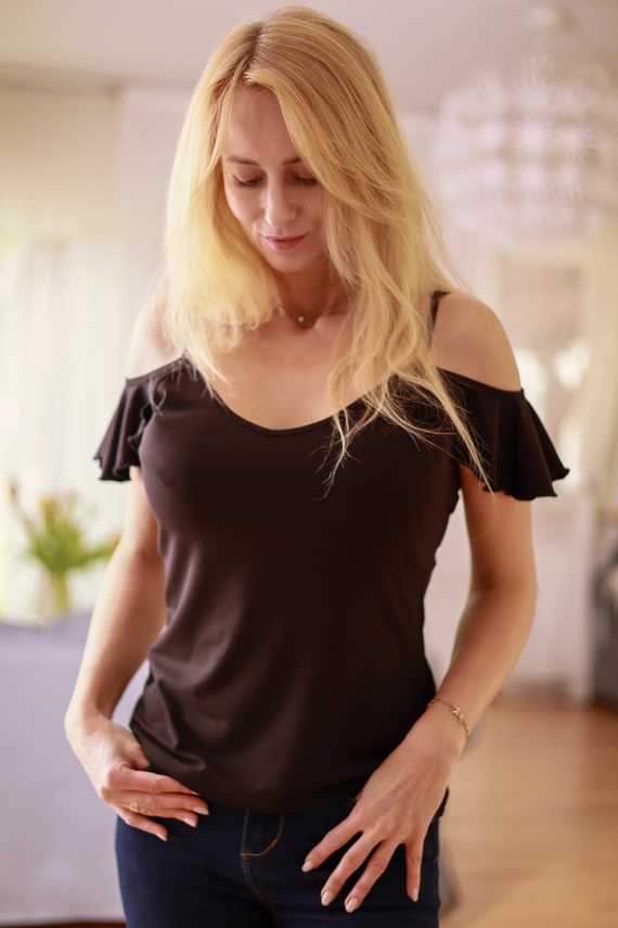 Vera Camicetta da donna Mirale - spalla scoperta, volant, viscosa - nero