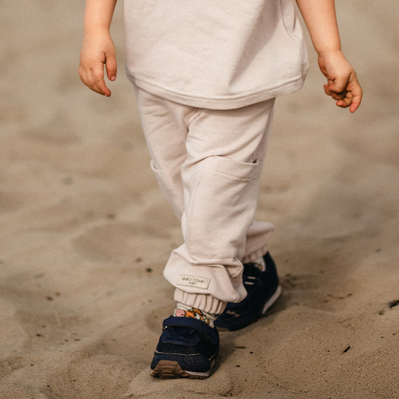 Simply Comfy Pantaloni della tuta per bambini Eevi beige - 100% cotone, con tasche
