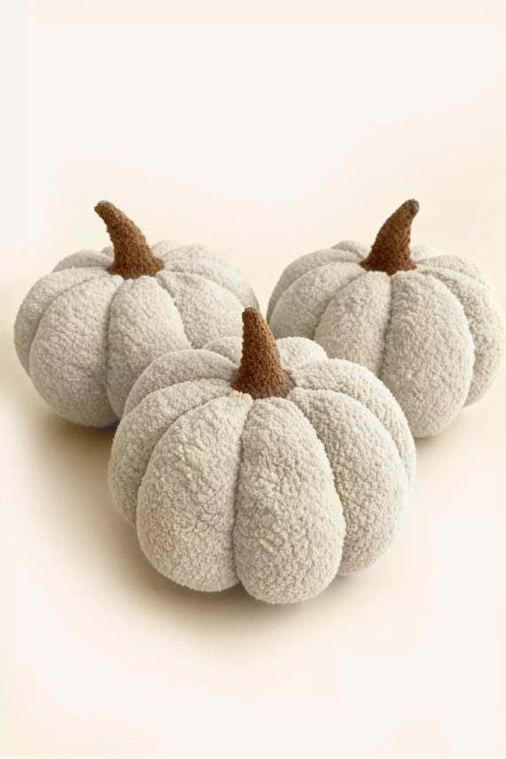 Cuscino decorativo a bouclè di zucca Spod Igły i Nitki - beige, decorazione autunnale e di Halloween