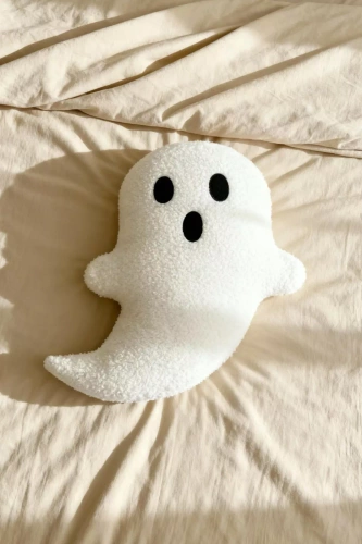 Boucle ghost Cuscino decorativo Spod Igły i Nitki - bianco 28x40 cm, decorazione per Halloween e autunno
