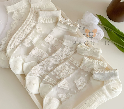 Calzini donna in cotone Magnetis CC-251106 ecru con motivo delicato