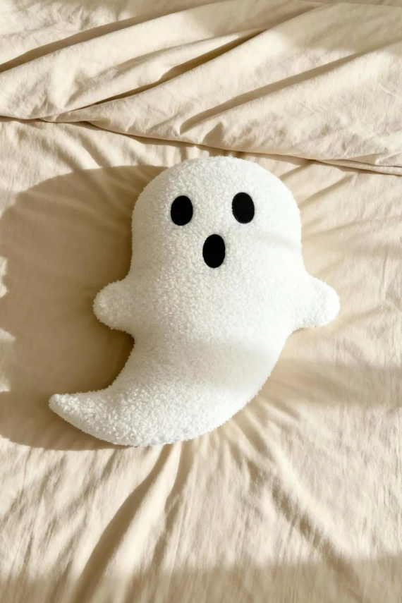Boucle ghost Cuscino decorativo Spod Igły i Nitki - bianco 28x40 cm, decorazione per Halloween e autunno