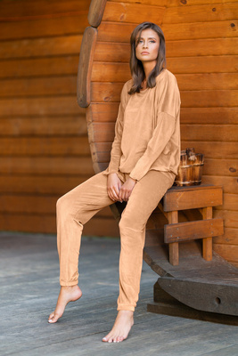 Set lungo da donna Juga. manica, lunghezza. pantaloni cammello della moda italiana