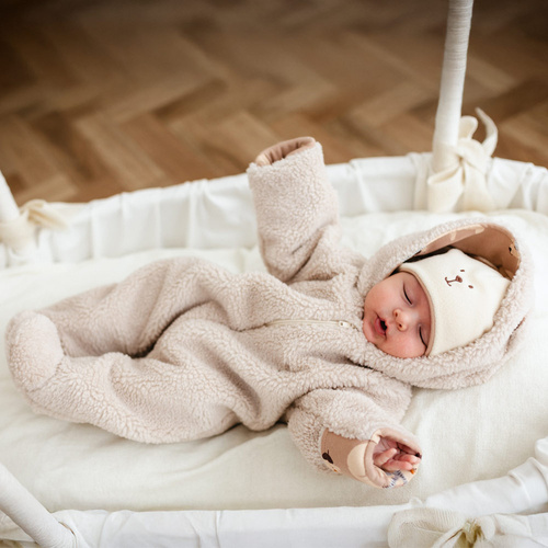 Tutina per bambino Beary Cool Eevi - pelle di agnello, beige, con orecchie e zip