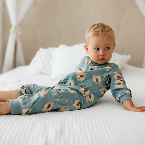 Pigiama per neonati Beary Cool Eevi - salvia, cotone, senza piedini, chiusura lampo