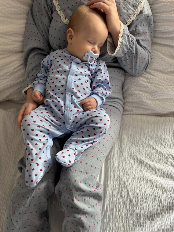 Tutina neonato Love Eevi azzurra con cuoricini 100% cotone con maniche ripiegabili