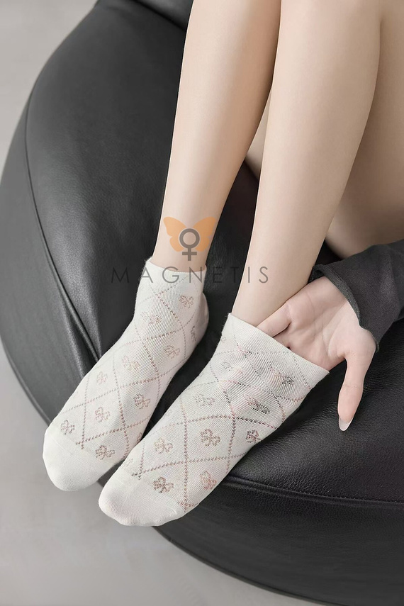 Calzini invisibili donna Magnetis CC-251102 in cotone ecru con motivo delicato