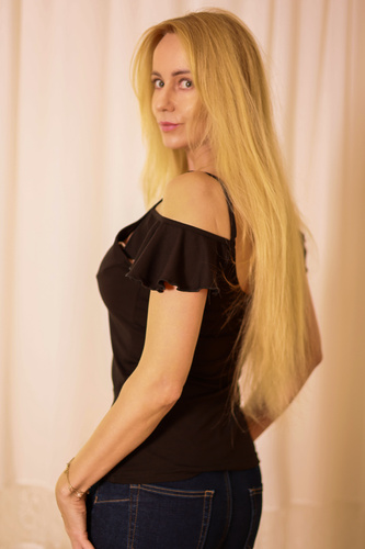 Vera Camicetta da donna Mirale - spalla scoperta, volant, viscosa - nero