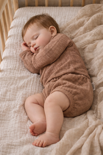 Body in mussola Just Muslin 03235L Makoma latte- manica lunga, chiusura a busta, 100% cotone