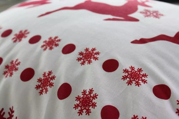 4A Xmass Biancheria da letto natalizia in cotone Spod Igły i Nitki - renna fiocchi di neve strisce bianco rosso, set con cerniera, 100% cotone