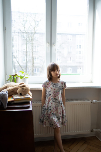 Vestito bambini Córka Milk & Love fiori chiari svasato