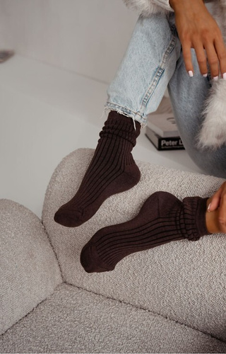 0118-015 Calzini da donna in spugna Milena marrone - a coste, caldi e confortevoli