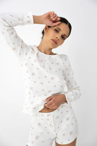 Pigiama donna Sensis Mireya in cotone con fiori, manica lunga e pantaloncini ecru