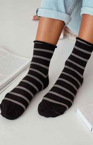 0200-162 Calzini da donna a righe sottili Milena nero 04 - cotone e stile