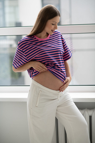 T-shirt premaman e per l'allattamento a righe rosa e blu di Mamahood Milk&Love - comoda ed elegante