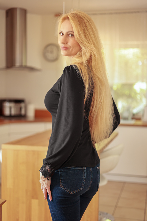 Mirale Harper Blusa Donna in Viscosa con Pizzo, Scollo a V, Maniche a Sbuffo - nera