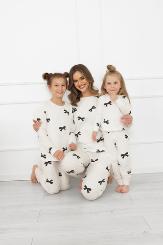 Pigiama da bambina Fiocca- ecrù, cotone, manica lunga e pantalone Moda italiana