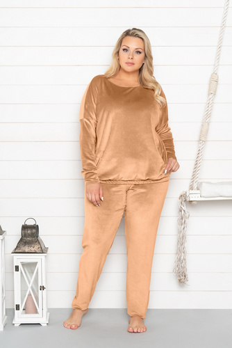 Set lungo da donna Juga. manica, lunghezza. pantaloni cammello della moda italiana