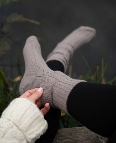 Calze da donna Gabriella SW/069 grafite - in lana merino, a coste, con banda non pressurizzata