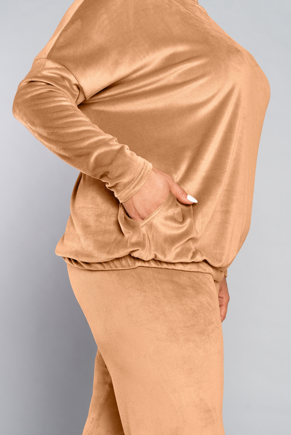 Set lungo da donna Juga. manica, lunghezza. pantaloni cammello della moda italiana