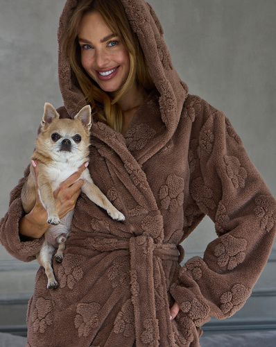 L&L Fibi 2635 Accappatoio donna lungo con cappuccio morbido impronte di zampe di cane - cioccolato
