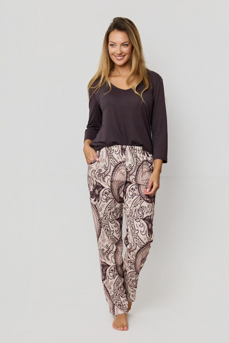 Pigiama da donna Iris PU83 Mefemi di Nipplex - elegante camicia a 3/4 in viscosa + pantaloni in cotone con stampa orientale, comfort premium