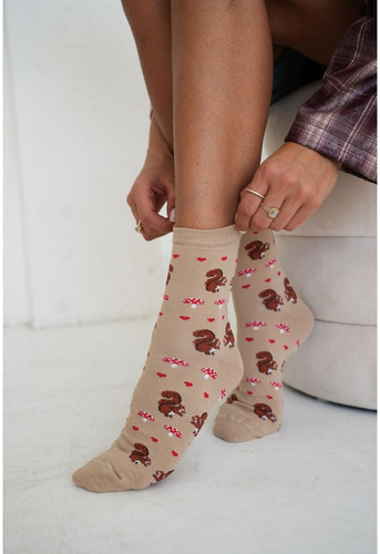 Calze da donna Milena 0200-257 in cotone con scoiattoli e funghi beige
